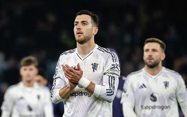 基恩：达洛特缺乏责任感内维尔：约罗防守太拖沓了