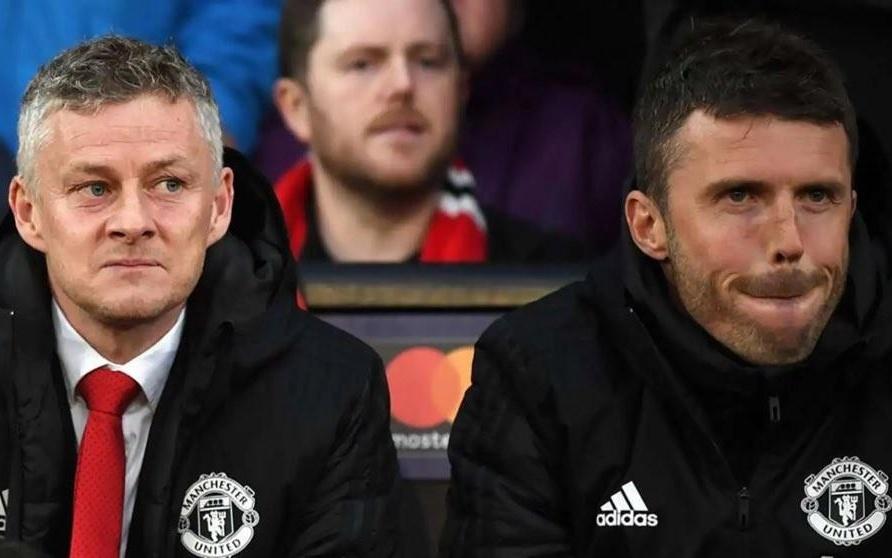 记者：曼联预计周一决定临时主教练人