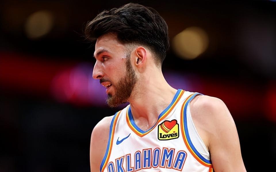 一己之力打爆火箭内线支柱！雷霆内线新星的进步确实是非常明显