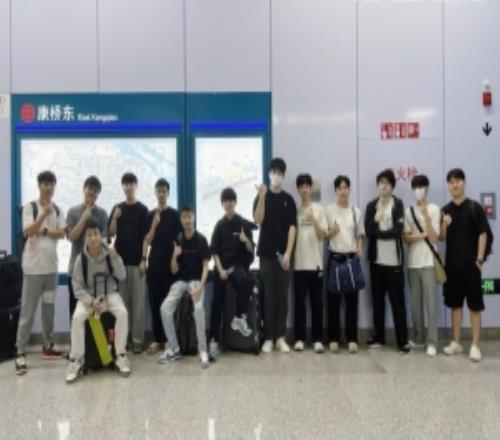 TES官方晒照：全员出发，我们北京见