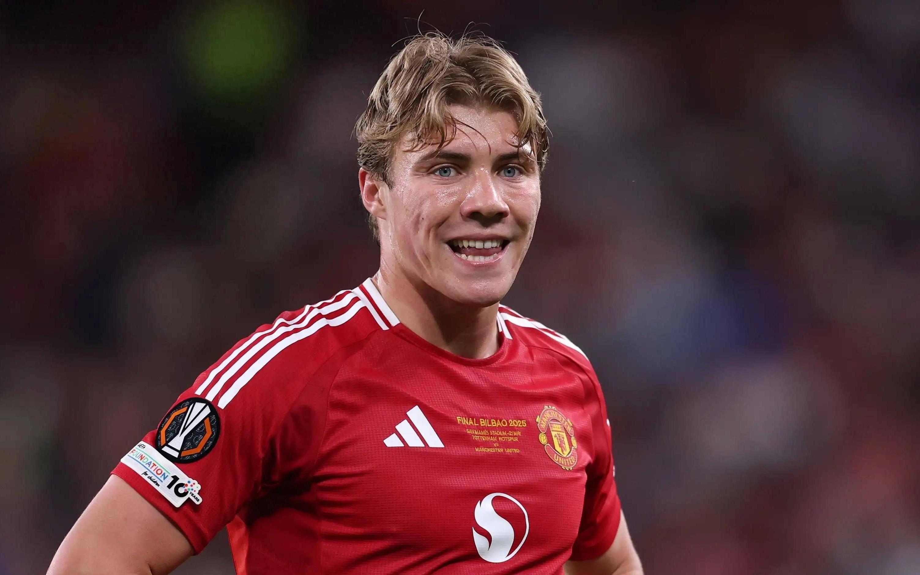 一己之力摧毁敌人后防夺冠：被曼联放弃的年轻锋霸，正在找回自己