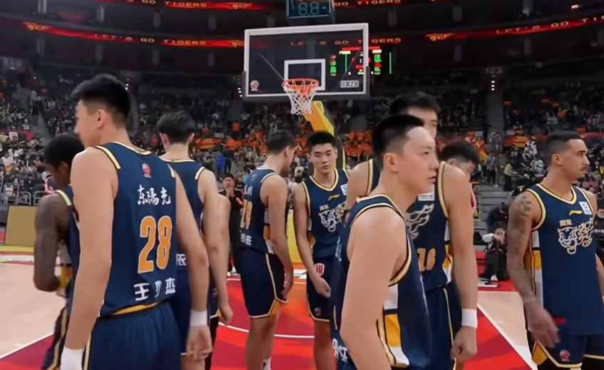 胡明轩末节11分，广东4连胜登顶，北京重返前四，CBA最新排名如下