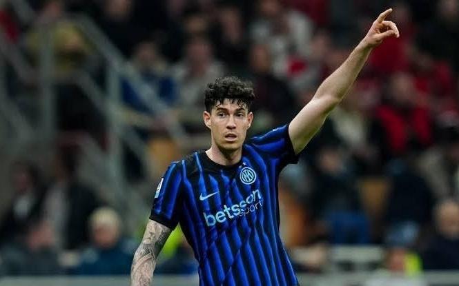 记者：虽然巴萨和利物浦有意，但巴斯托