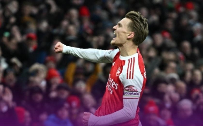 争冠态势延续！曼城阿森纳皆21胜对手