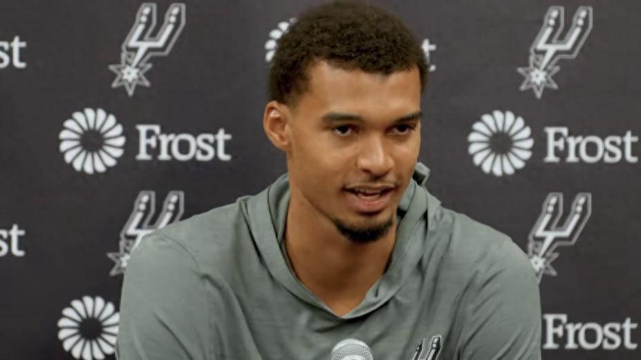 布伦森25分尼克斯夺得NBA杯，文班18分马刺稍显稚嫩