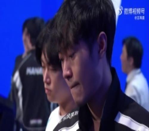 媒体人：左手最后好像哭了可四抽欧美队打成这样活该被淘汰