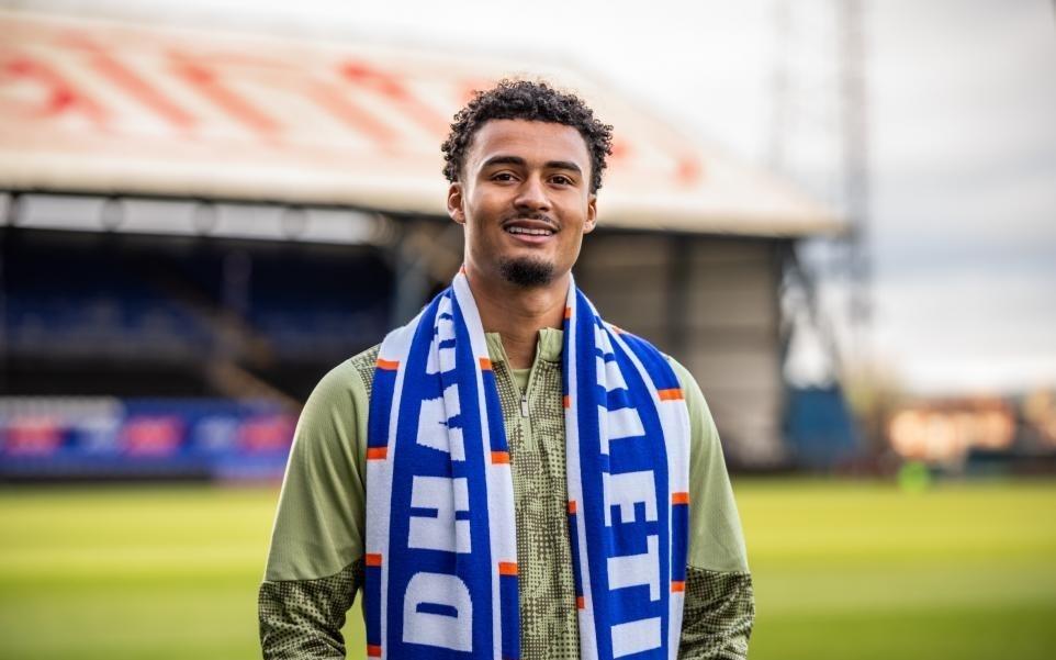 官方：维拉20岁中场泰勒租借加盟奥德