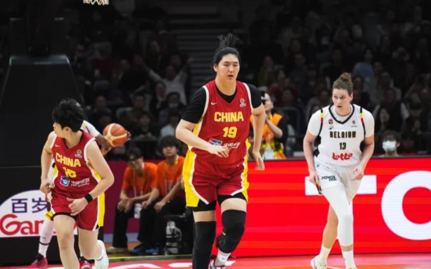 外媒争相报道张子宇！身高2.2米封王内线大杀器梅斯曼赞统治力