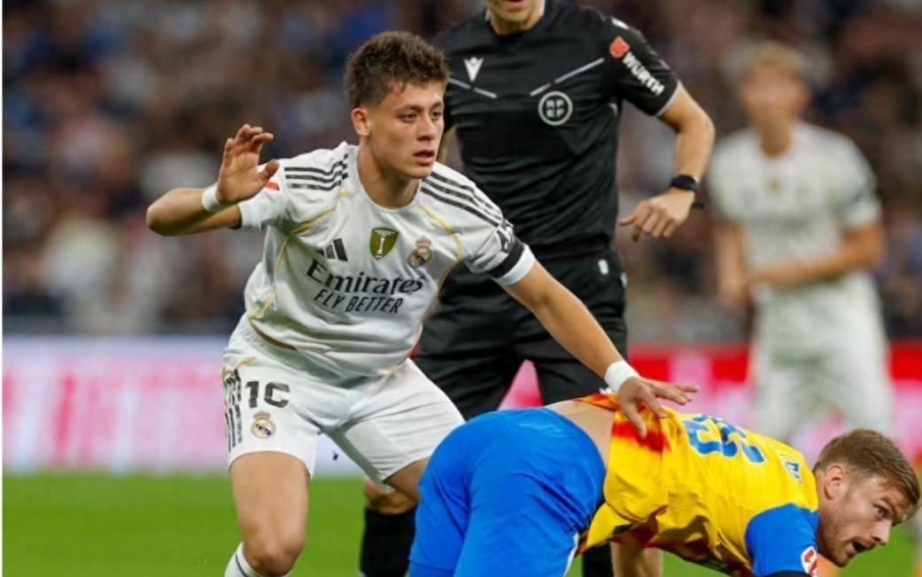 西甲：姆巴佩梅开二度，皇马40大胜，领先