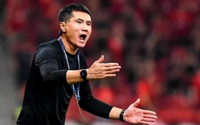 邵佳一是最佳人选！国足主帅二选一：3