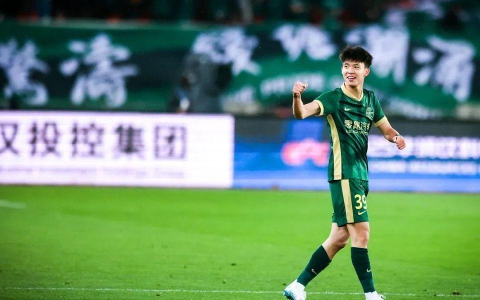 王钰栋梅开二度！314天第一次，领跑中