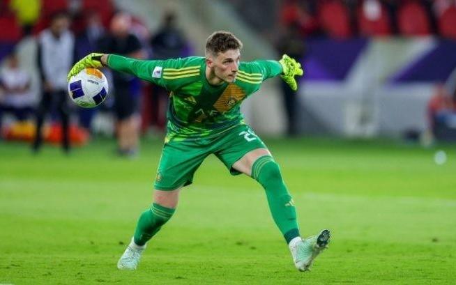 迪马：热那亚也正式报价胜利门将本托，将和西汉姆联竞争