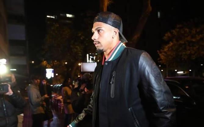 世体：阿劳霍组织巴萨全队聚餐，庆祝自