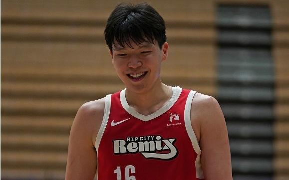 杨瀚森狂砍47分21板，只换来48秒0+0+