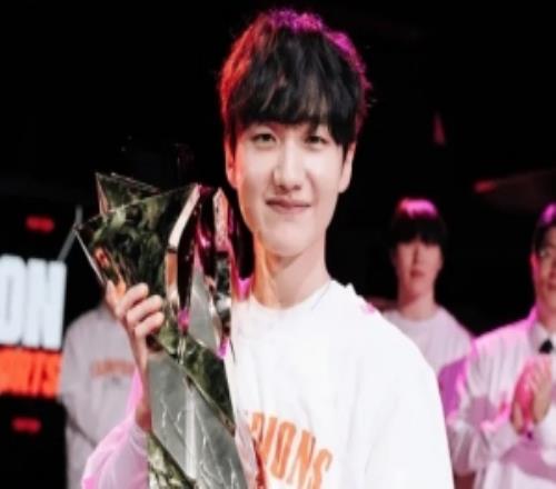 Jankos发文：Peanut的最后一舞止步于四分之一决赛，传奇