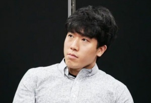 网友发帖：在惨遭让二追三后教练cvmax疑似停车场当众训斥DK队员