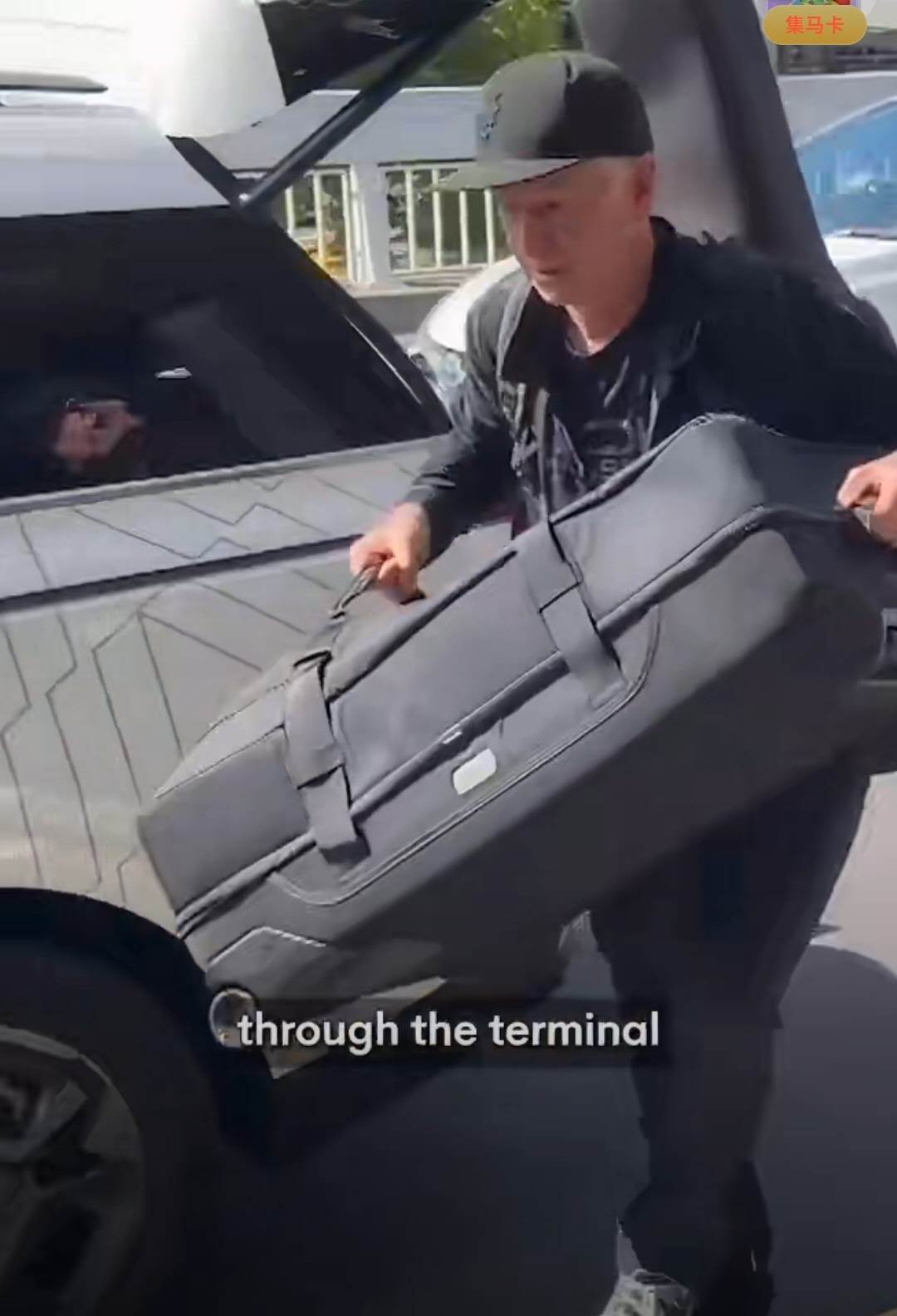 麦肯罗机场怒骂粉丝引热议，罗迪克对德约退役言论持乐观积极态度