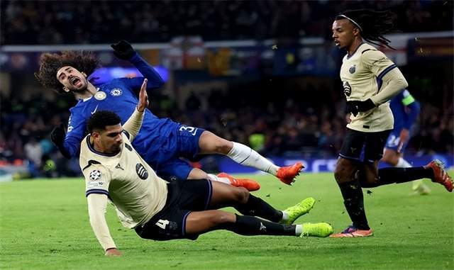 “消失”33天！巴萨副队长回来了：周一回归训练6000人见证