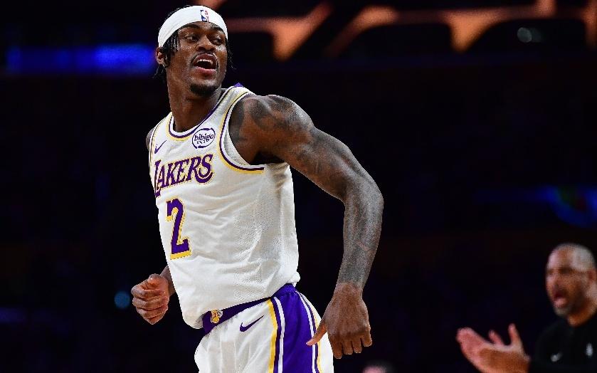 湖人101105不敌雄鹿球员评价：詹姆斯满分，5人及格，4人低迷