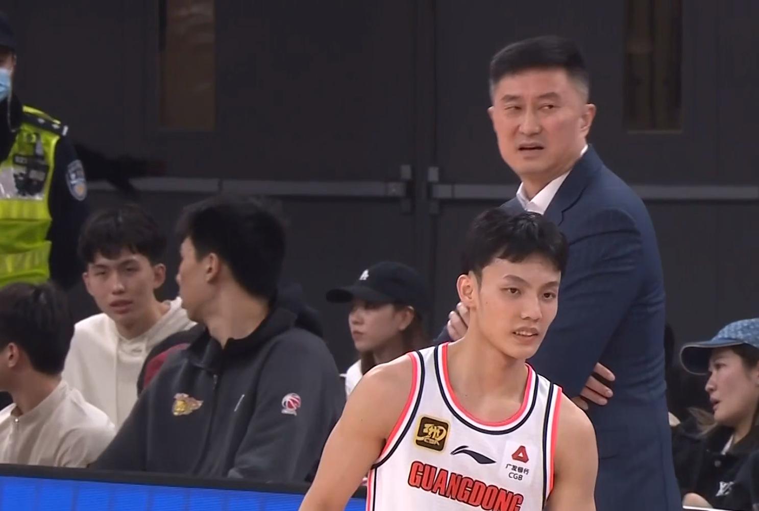 逼杜锋放弃“五上五下”!CBA新规针对广东队,朱芳雨签约新外援