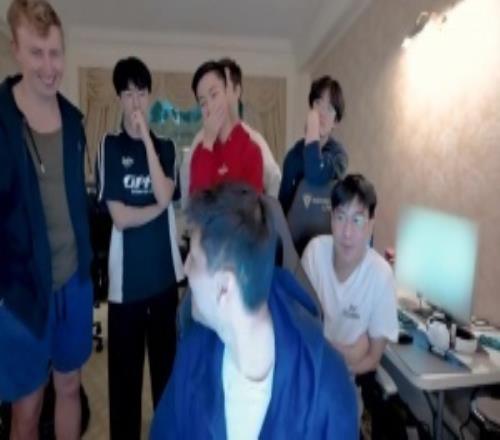 这就是LPL一号种子100T强势击败BLG成功晋级10组