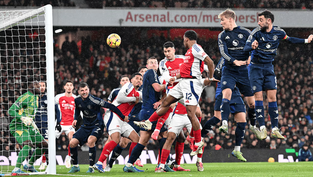 英超20亿大战！阿森纳剑指双杀曼联：冲击百年纪录核心对决