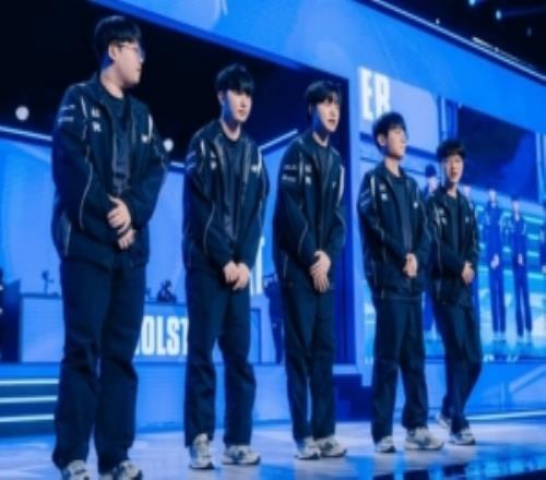 KT和AL率先晋级，LOL官方晒两队合照：瑞士轮30达成