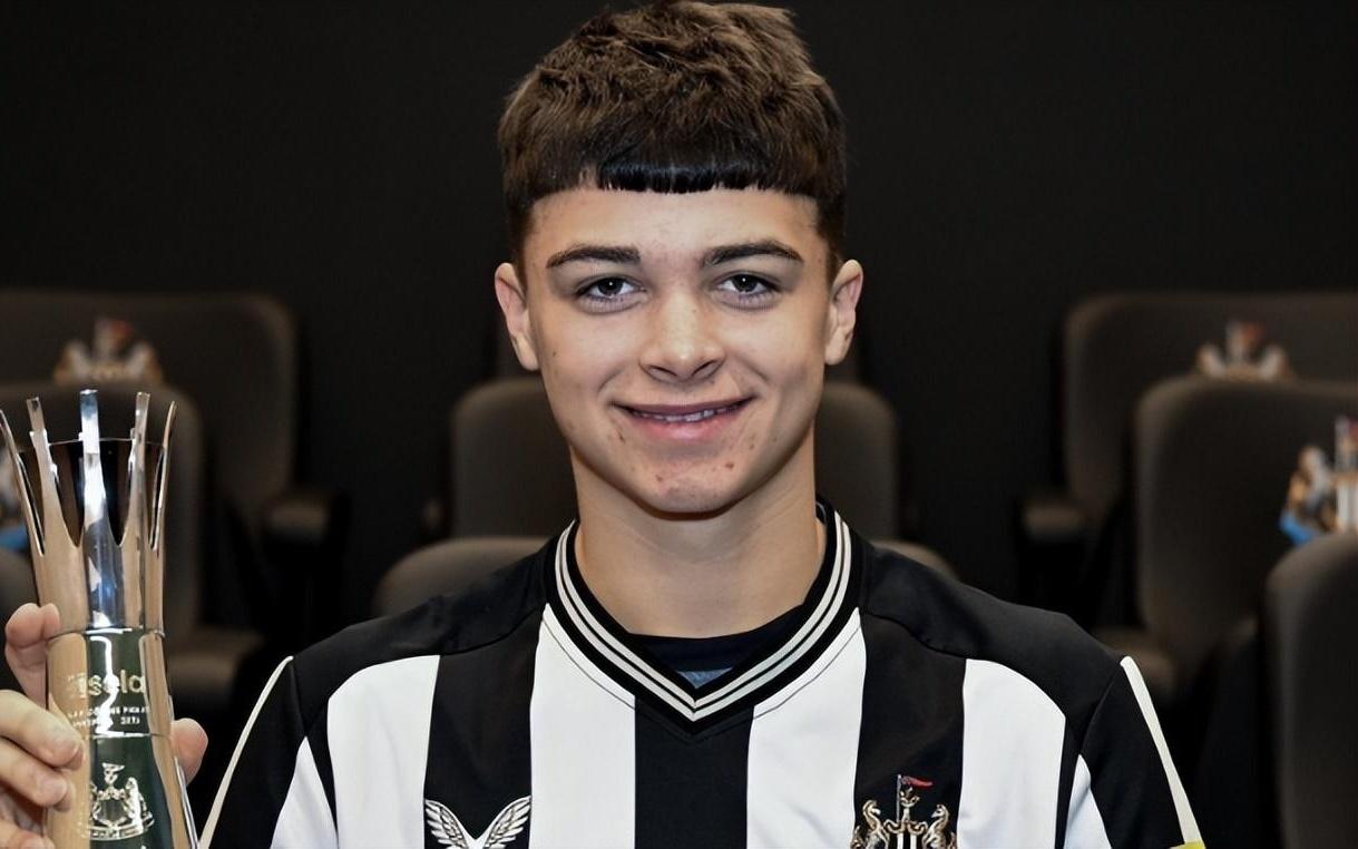 3球5助攻！19岁英格兰天才中场新星横