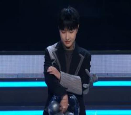 这抽的让人不满意！兮夜微博被爆破：臭手本来能看两场比赛的