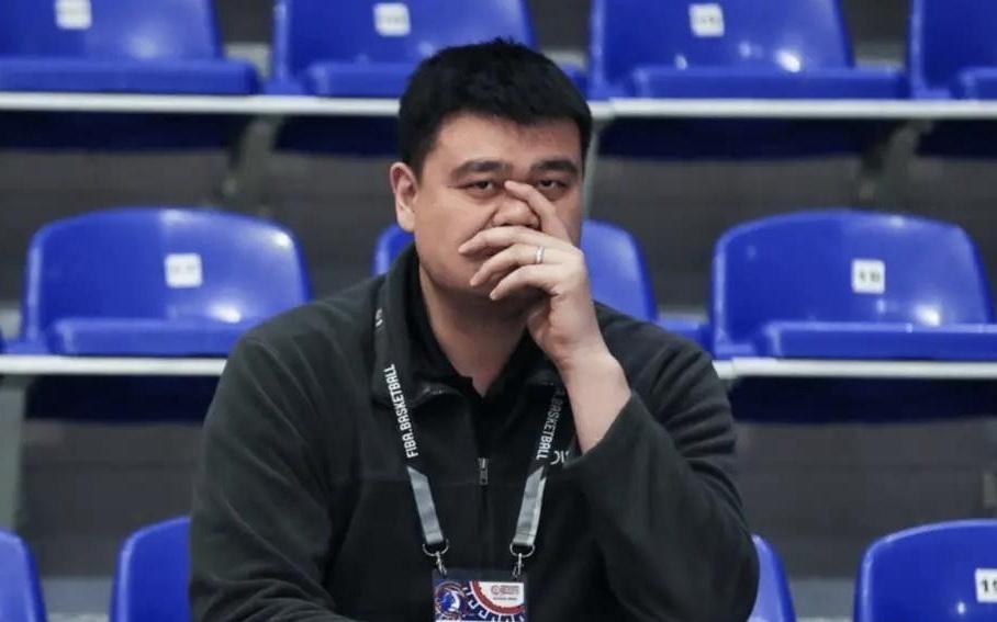 姚明口碑重大反转,中国男篮再收好消息,球迷排队道歉