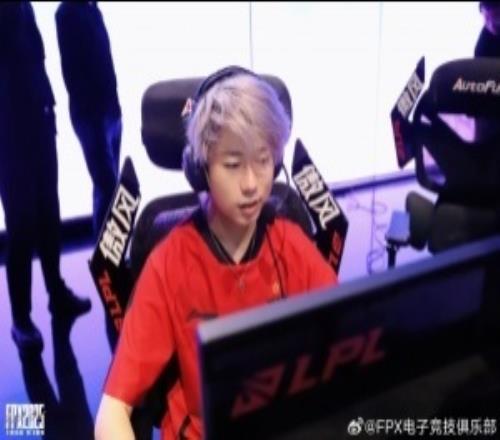 彻底烂掉网友爆料：FPX选手milkyway貌似私聊粉丝并对其进行pua
