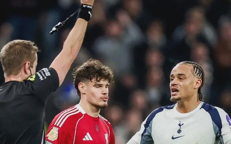 11打9还能失控！利物浦窒息5分钟，3连