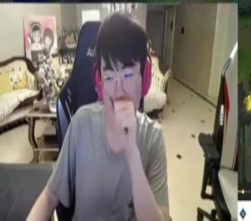 姿态：我今天从北京回上海，我被T1的人直接包围了