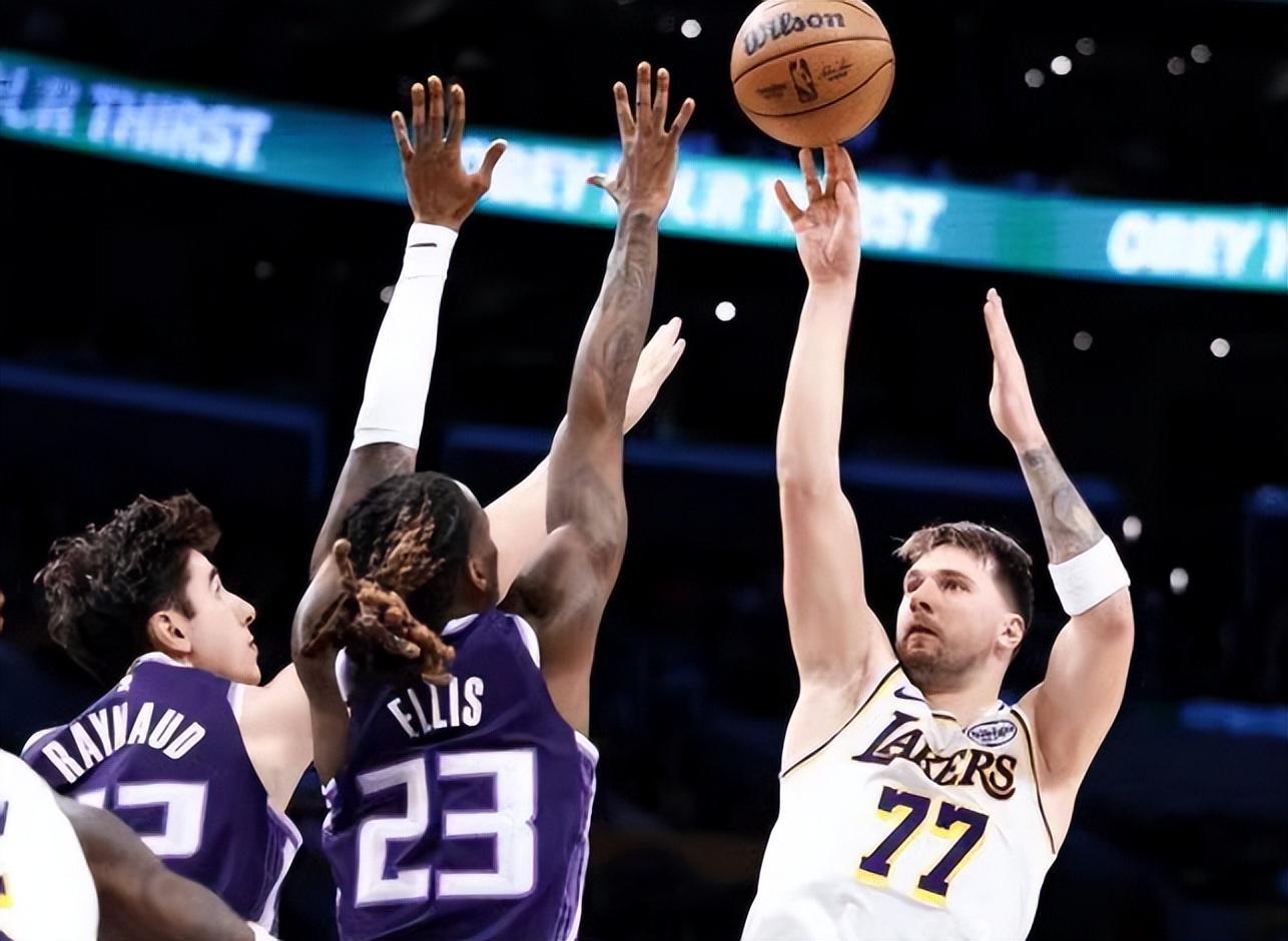 随着湖人大胜24分，快船4连胜，西部最新排名出炉！雷霆第1领跑