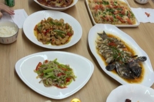 食堂阿姨行业中的GOATJunjia分享JDG基地晚餐已经被征服