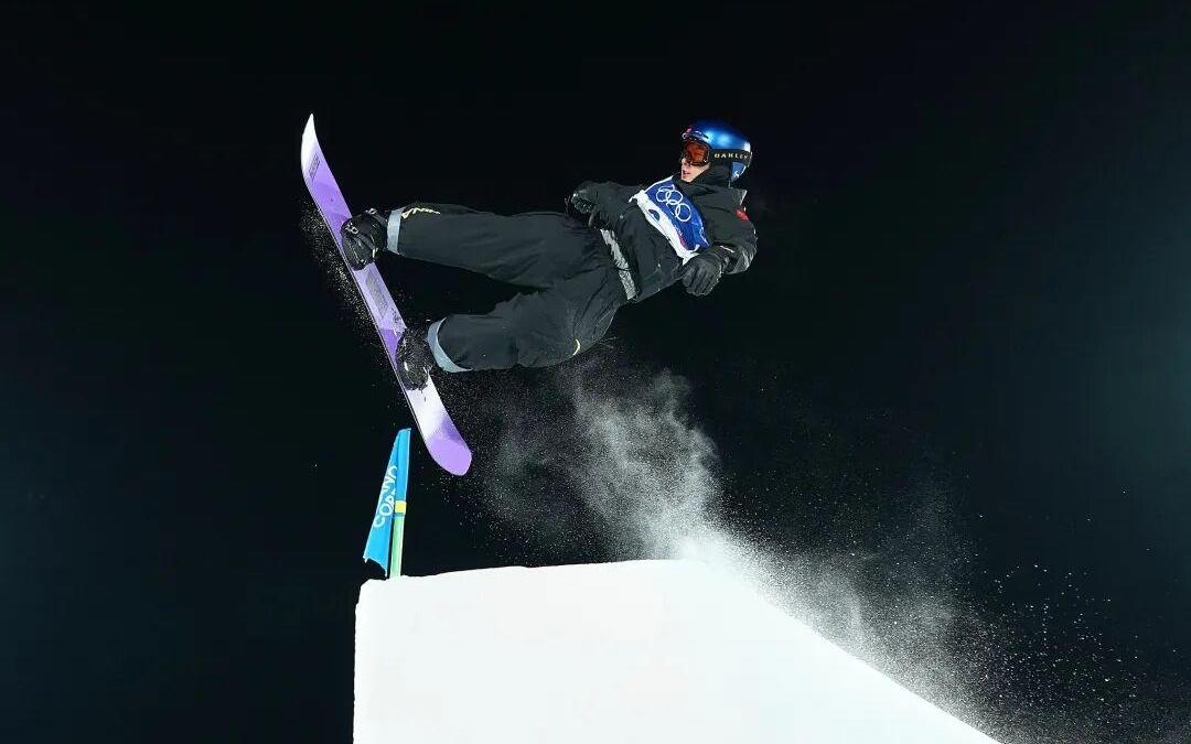 苏翊鸣为中国队赢得本届冬奥会首枚奖牌！