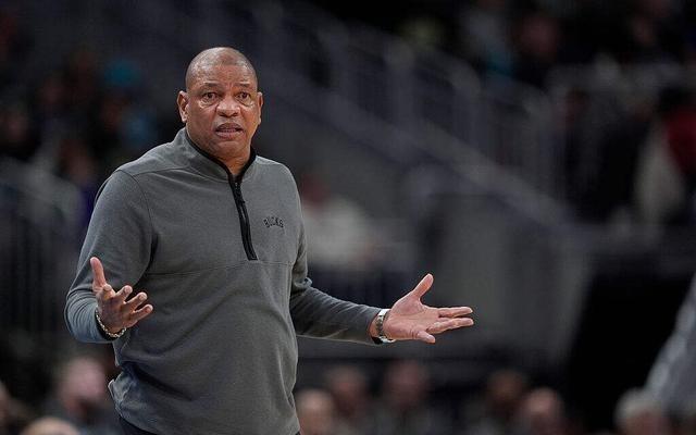 你的超级英雄会踏着七彩祥云，画着战术板来拯救你的主队