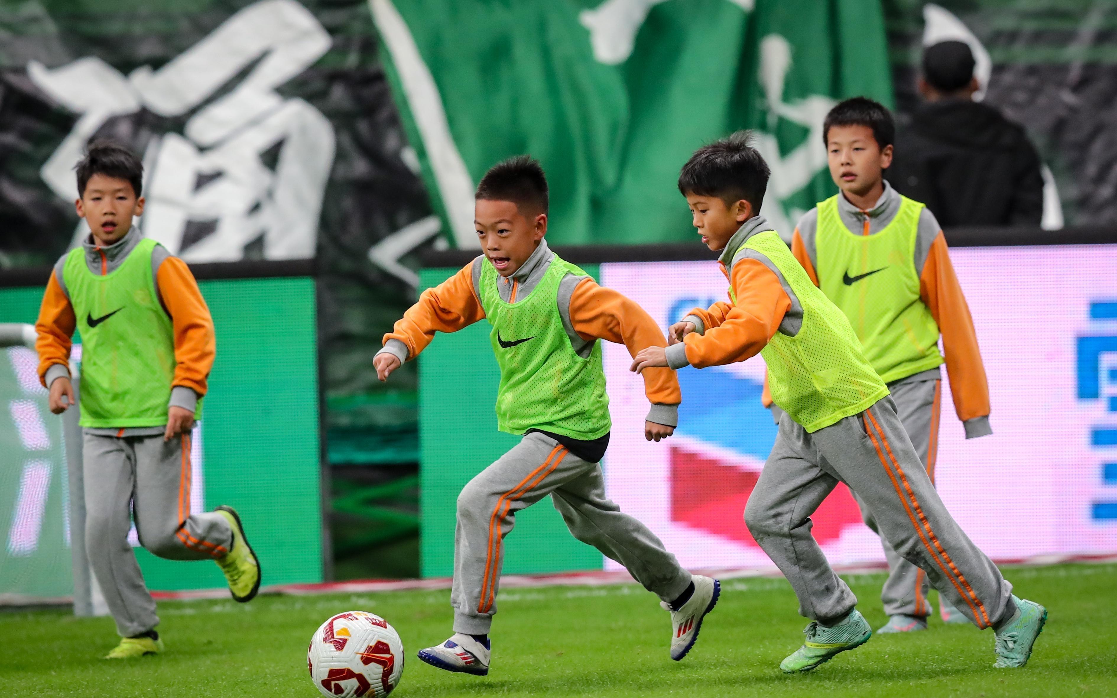 “班超进中超”在工人体育场开赛，北京加码推进小学生校园足球