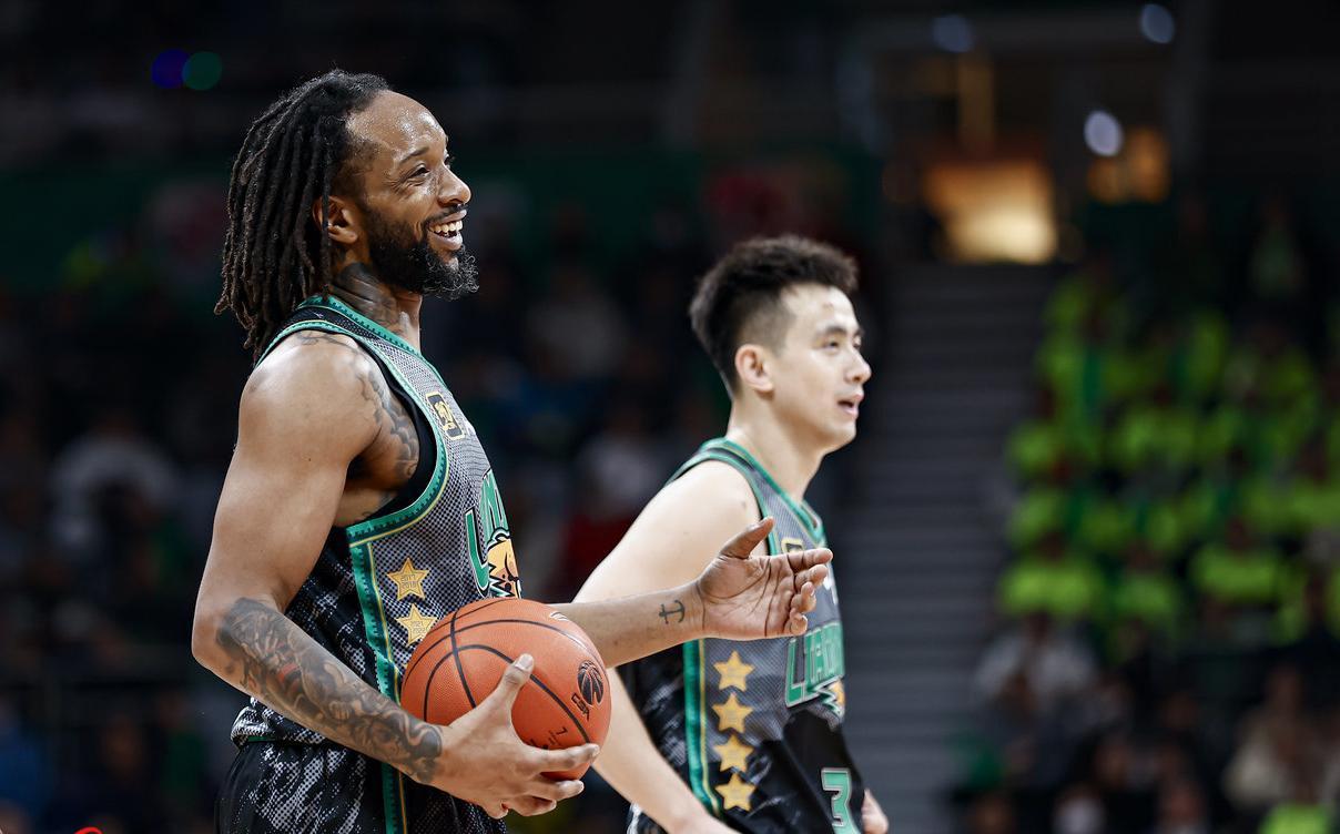 首秀15分！辽篮新外援合格，赵继伟有两