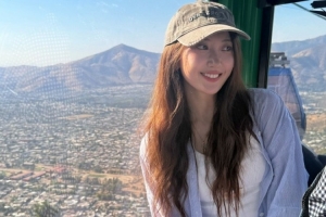 主持唯嘉晒照：在圣母山被日光拥吻，王姐晒成棕色版