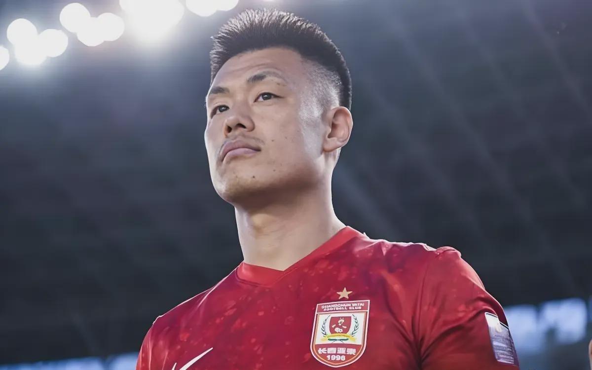 谭龙与亚泰：八年沉浮，一曲关于“家”