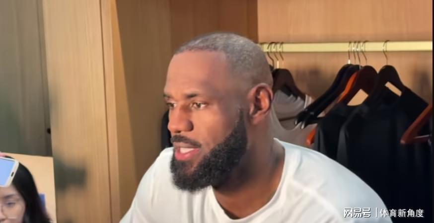 刚刚首秀，詹姆斯被质疑破坏球队氛围，坦言：搞不懂