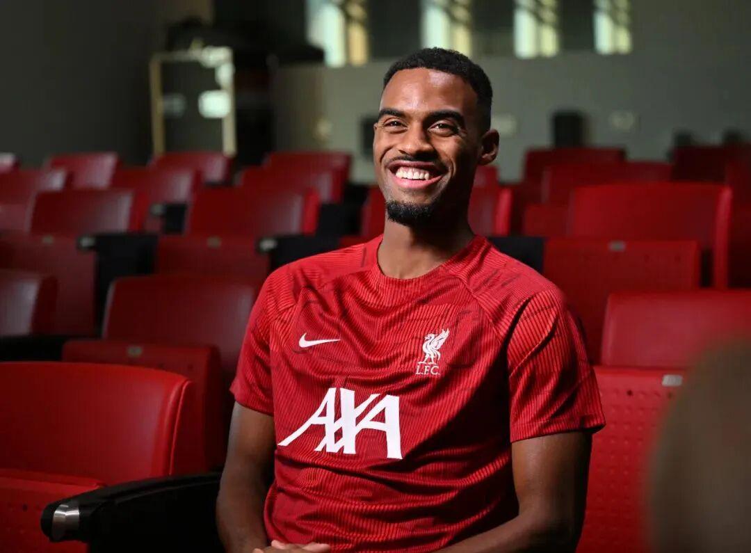 23岁身价上亿！斯洛特用对一人盘活利物浦，英超争冠只差一步