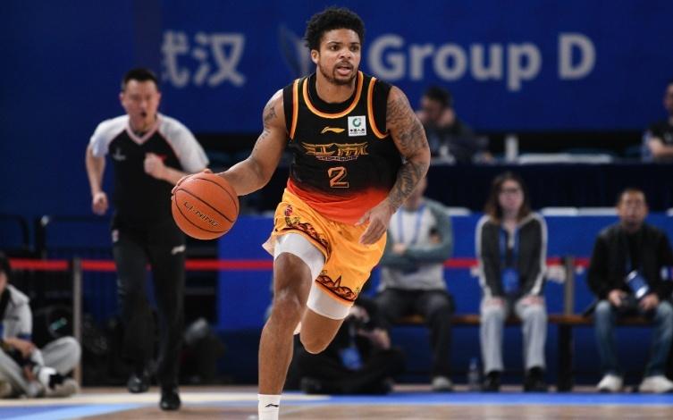 无杨瀚森8战7胜！青岛险胜江苏豪取4连胜韦瑟斯庞23+7+5