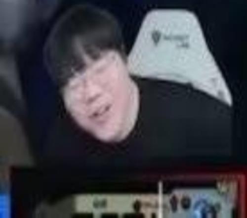 笑嘻了Wolf：iG会都帮你们做好的！两手两脚一起推你们晋级！