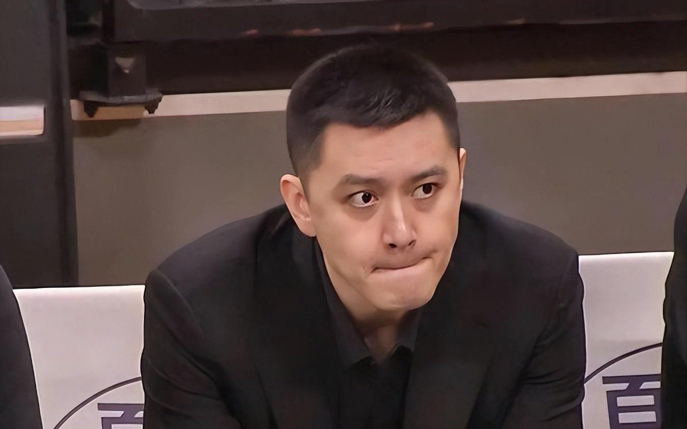 杨鸣面对记者提出的一个问题，沉默数秒后，才回应