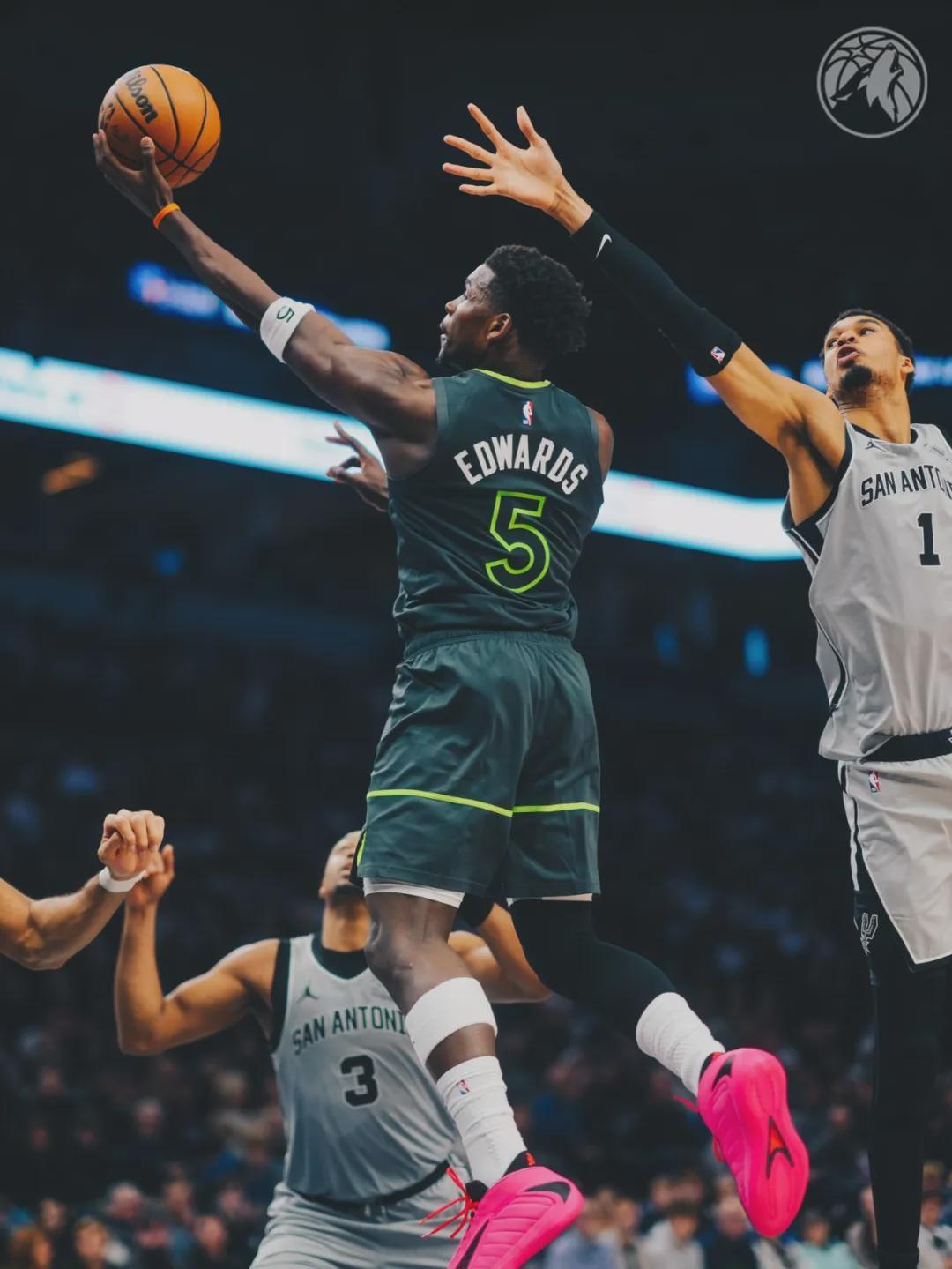 状元大战状元！爱德华兹绝杀马刺！文班亚马被老乡垫脚