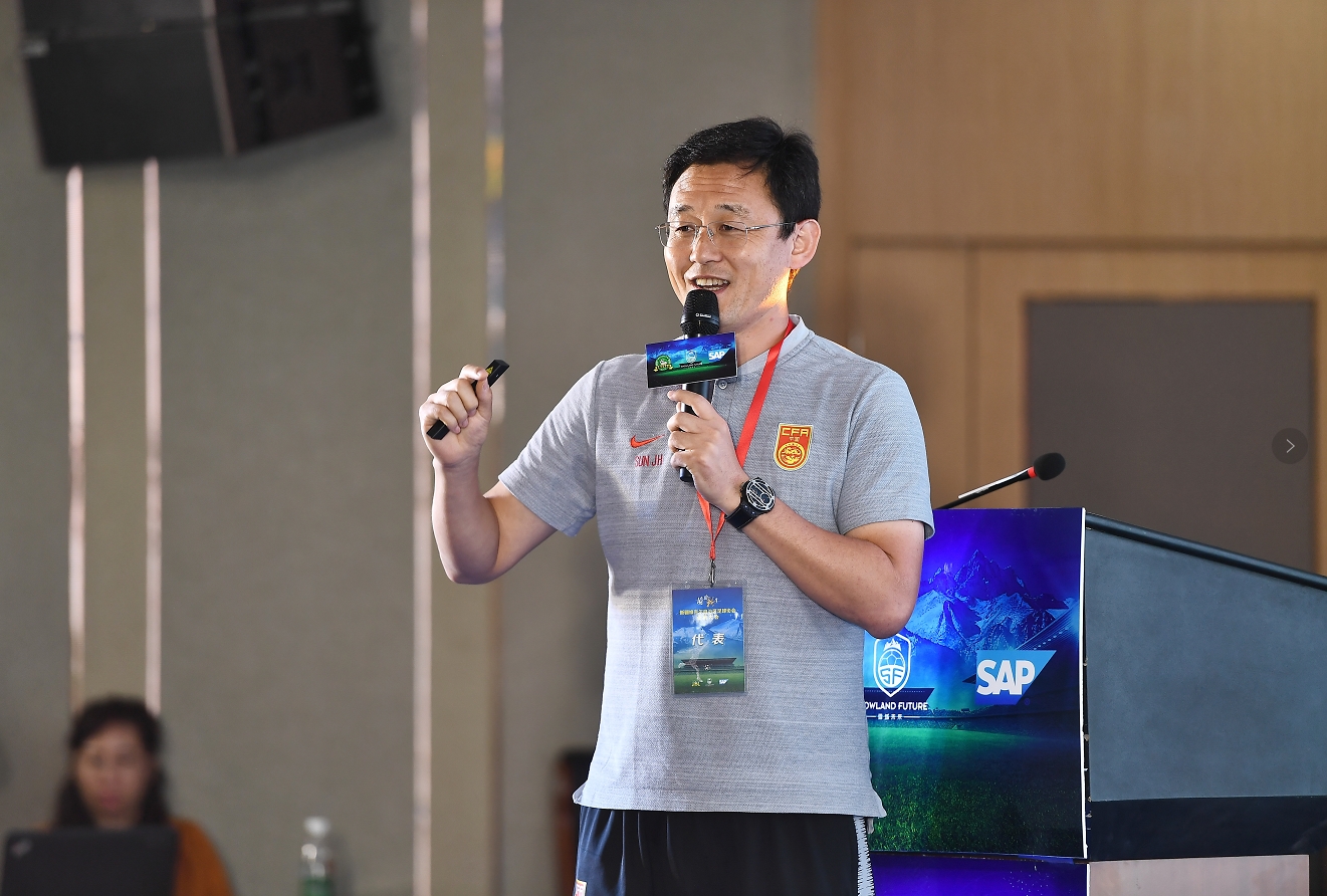 孙继海放弃1+1合同退役&放弃2年1600万收入，曾把金主的酒倒地上
