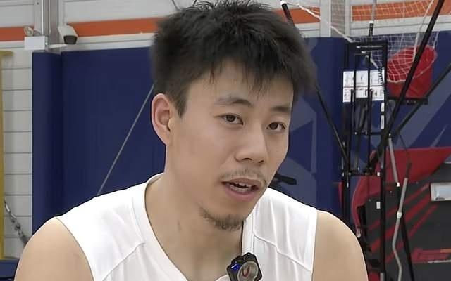还有油吗上海男篮试训36岁外援中锋,出战热身赛巅峰赛季17+14