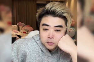 爱笑：看看LCKFaker都全年无休有一个好榜样在前面向T1学习！